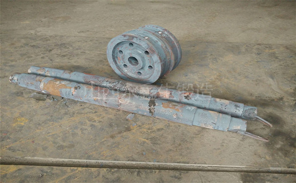 鍛造廠熱處理淬火后的軸鍛件