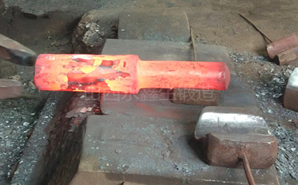 鍛造廠加工軸類鍛件